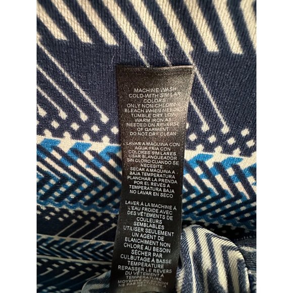 Travelers by Chico’s size 3(XL) blue print asymmetrical neckline and hem top - Picture 6 of 7